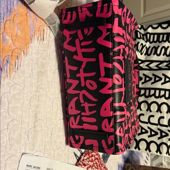 Marc Jacobs Black and Hot Pink Graffiti-Print The Tote Bag - Picture 6 of 8